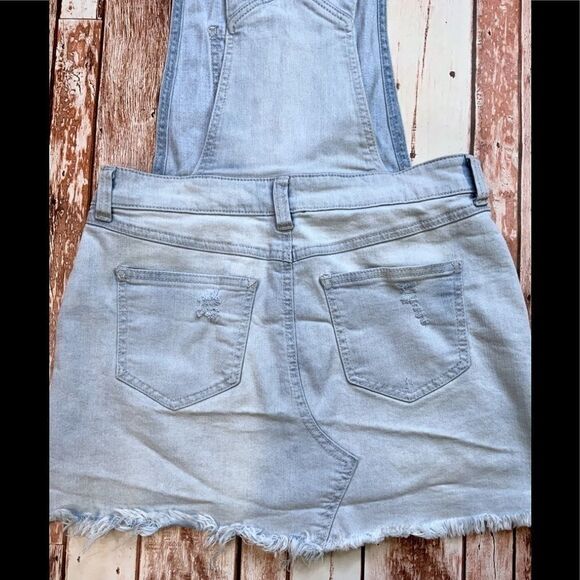 Distressed light denim overall skirt by Rewash M - Picture 5 of 6